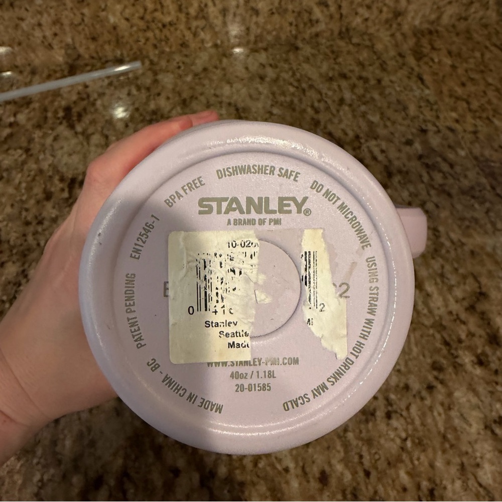 Stanley The Flowstate Quencher H2.0 40oz Tumbler in Light Purple Lilac Travel - Picture 6 of 9